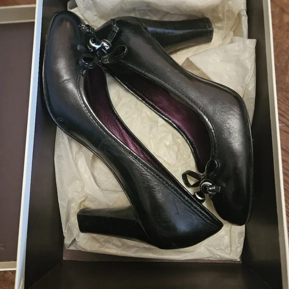 Coach Pumps - Picture 4 of 7